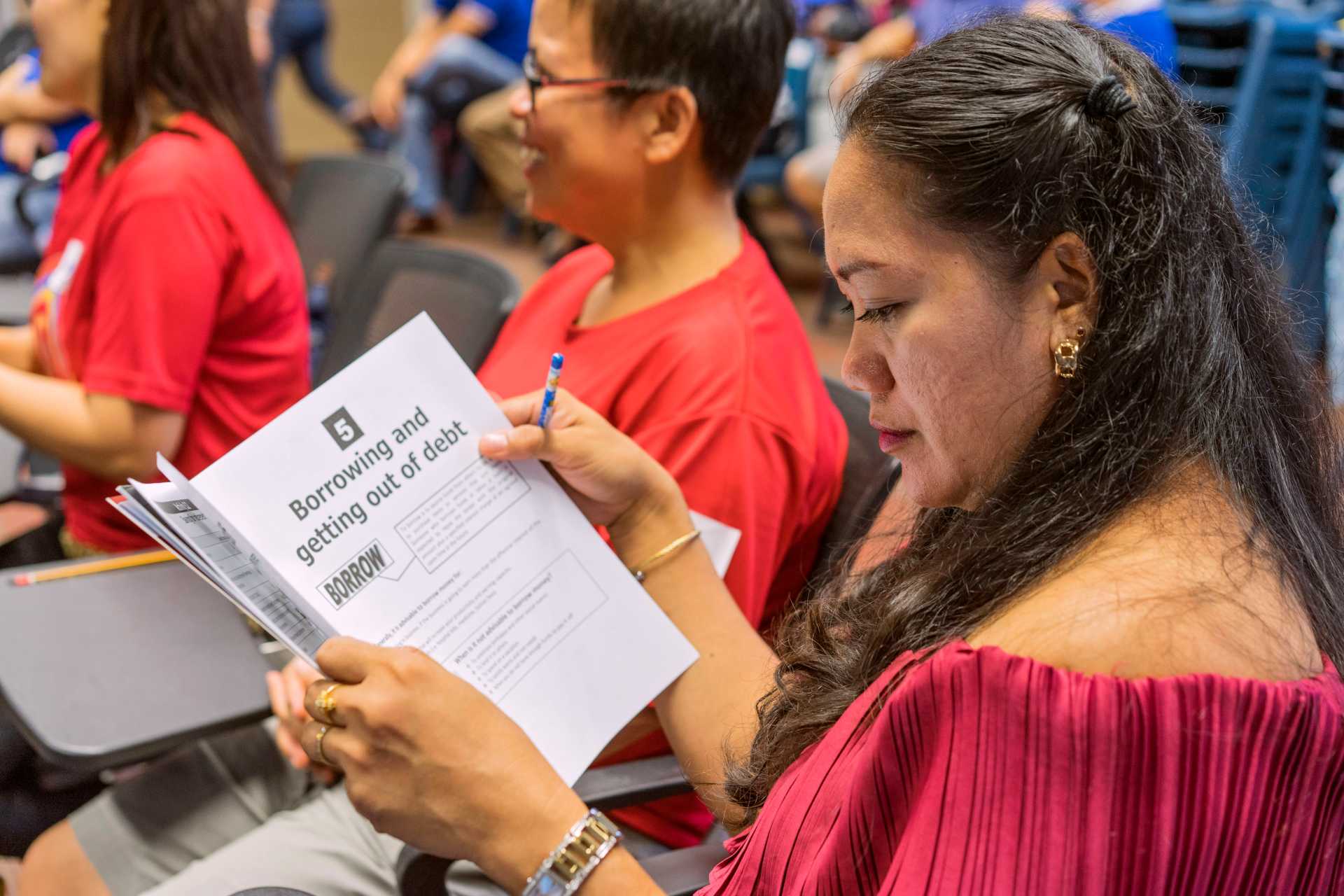 Domestic and health care workers from the Philippines, working in Singapore attend workshops on family and income management, reintegration planning, and investment in business and entrepreneurship. Photo: UN Women/Staton Winter.